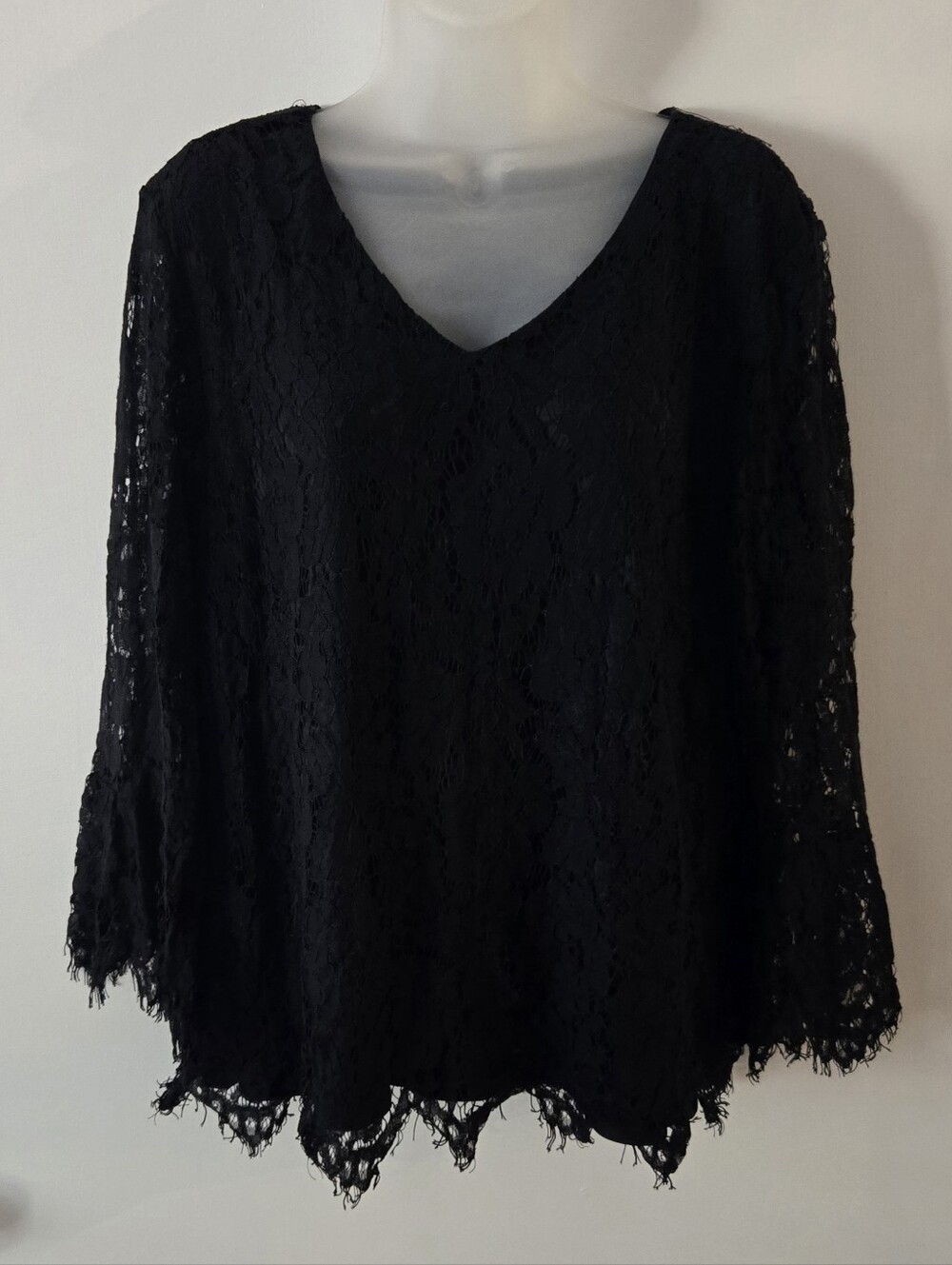 Zac & Rachel Black Lace Top Sz XL Long Sleeves Scalloped Hem Eyelash Fringe Euc